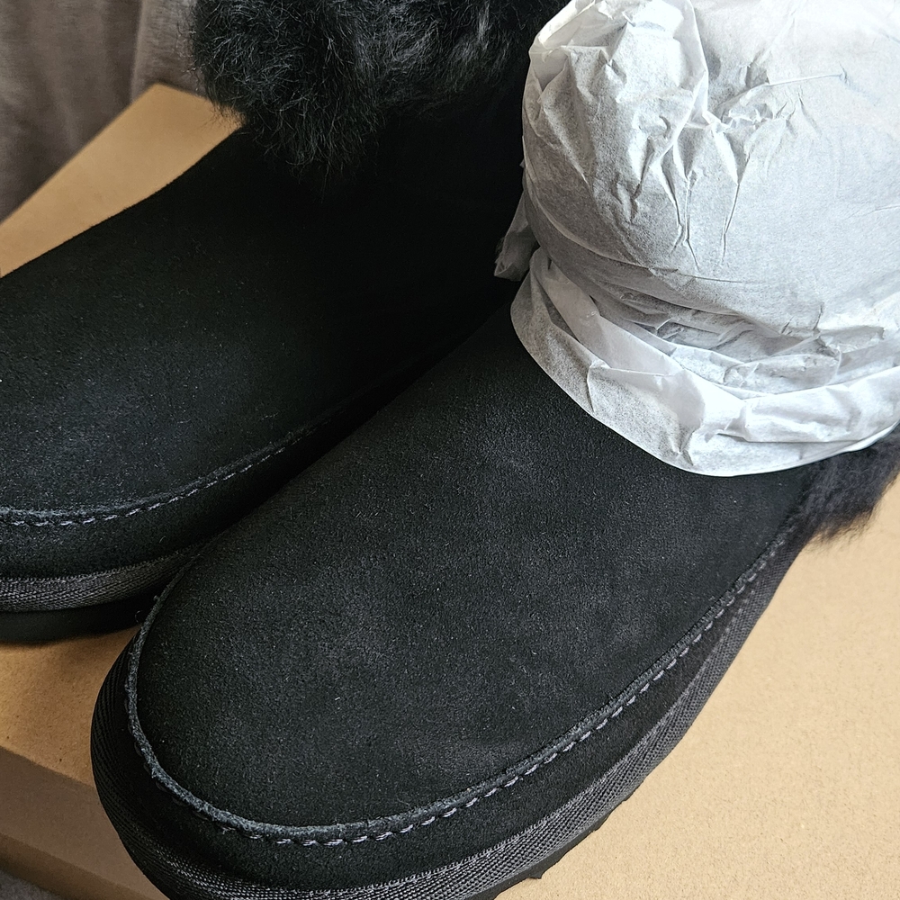 UGG Black Fluffy Winter Boots – Cozy, Chic & Timeless.